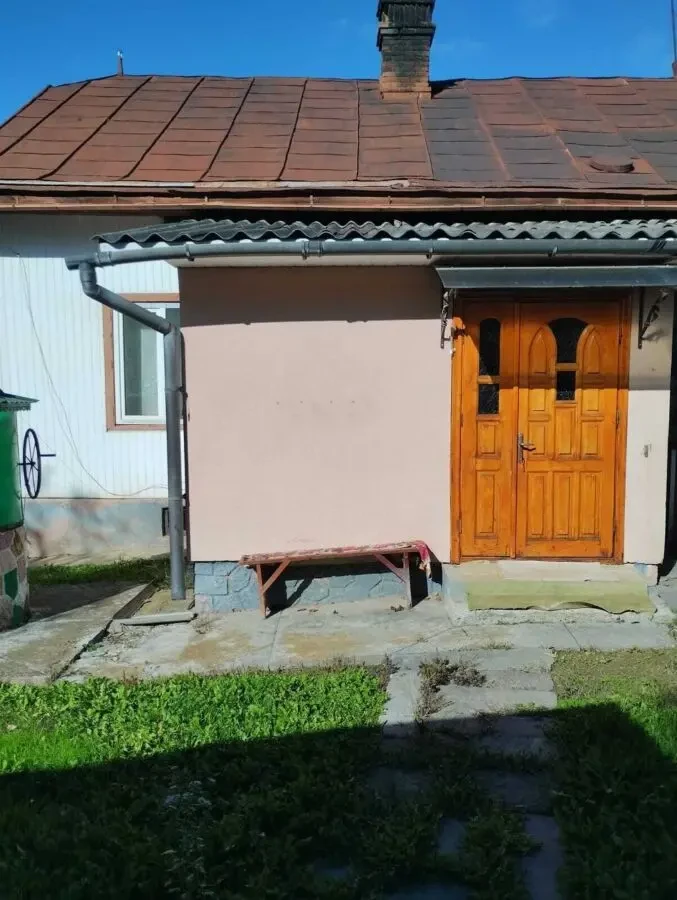 Продаю дві квартири . В місті Сторожинець 9