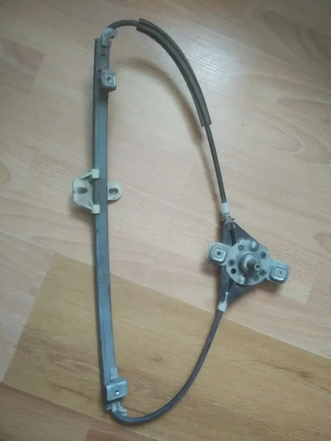 Склопідйомник задньої правої дверки Фольксфваген Пассат 193839402