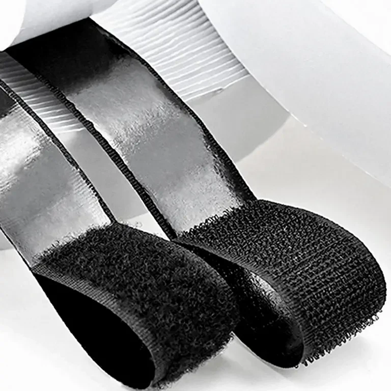 Продам клейову липучку комплектом 23 м білу чи чорну 3