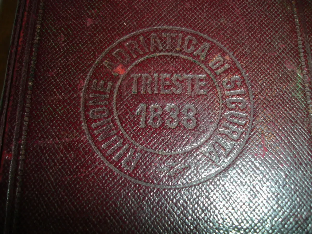 СКАРБНИЧКА для грошей у стилі МЕТАЛЕВОЇ КНИЖКИ. З ключем. 1930-ті роки 3