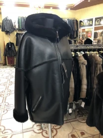 Чорна шкіряна дублянка преміум якості,капюшон