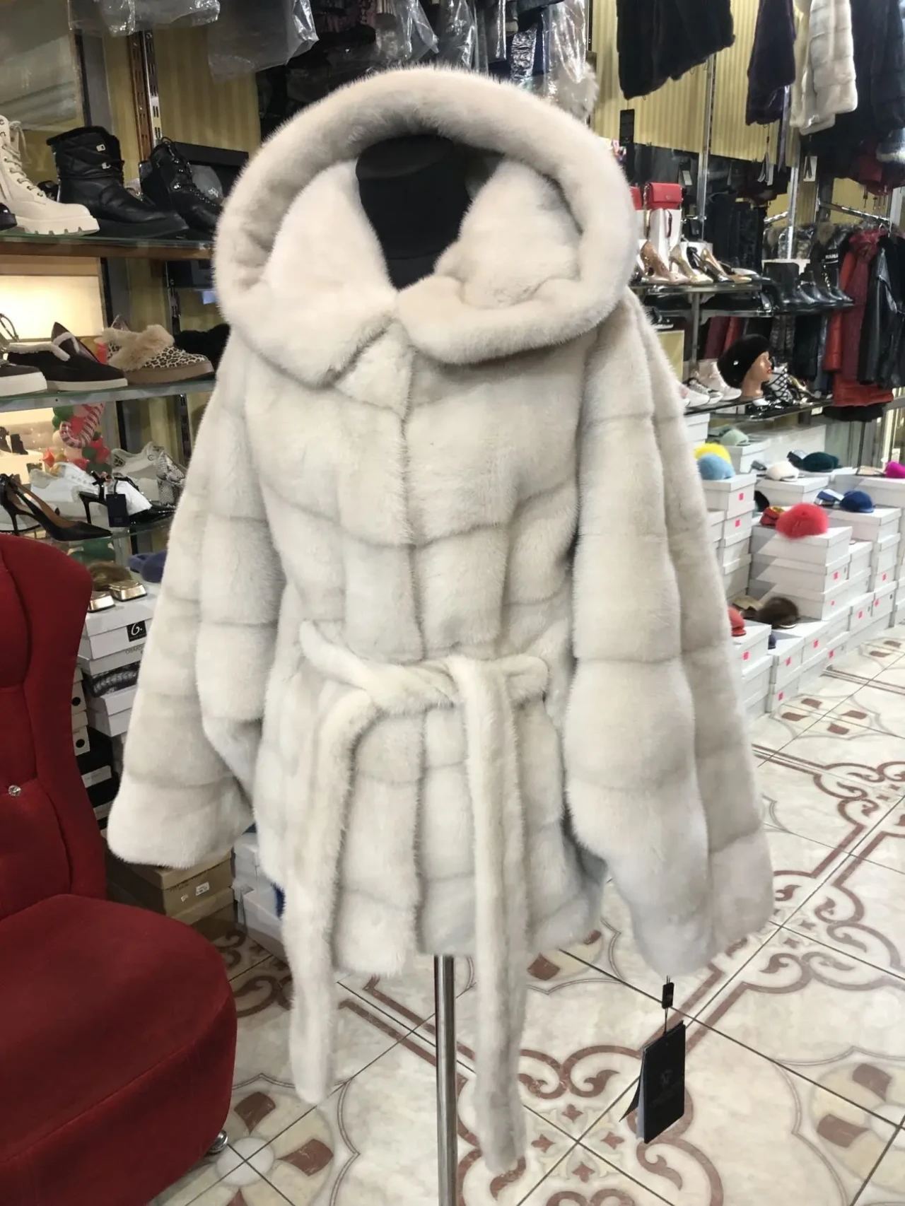 Норкова шуба капюшон біла,пастель,пояс 3