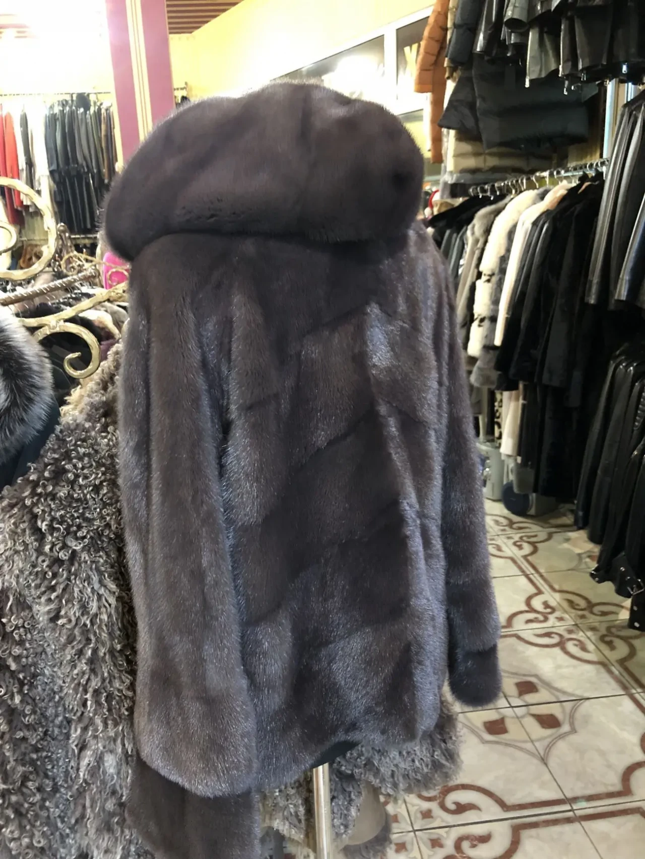 Норкова шуба з капюшоном,чорна,мокко паркетка 2