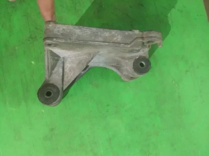 Кронштейн генератора 1715080 бмв Bmw 4
