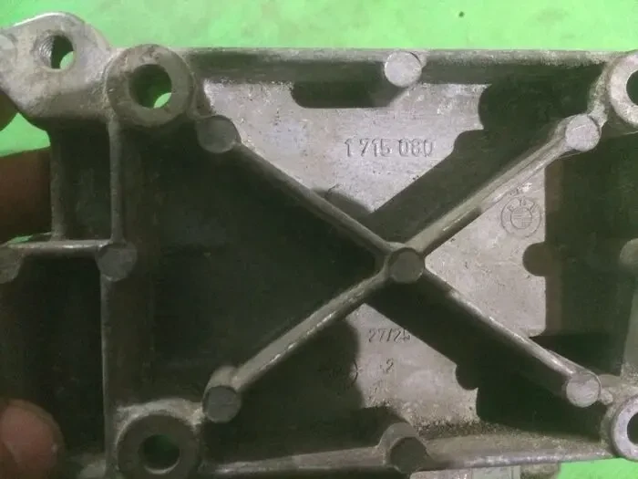 Кронштейн генератора 1715080 бмв Bmw 6