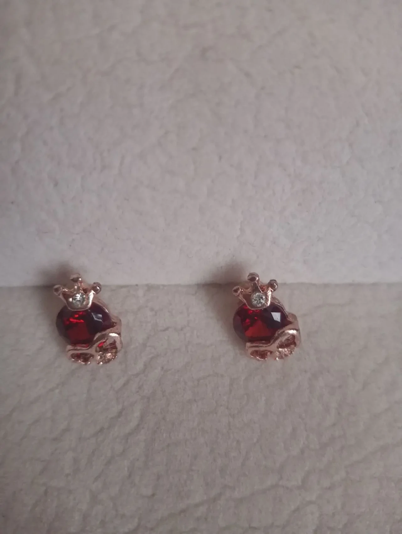 Сережки-гвоздики з короною