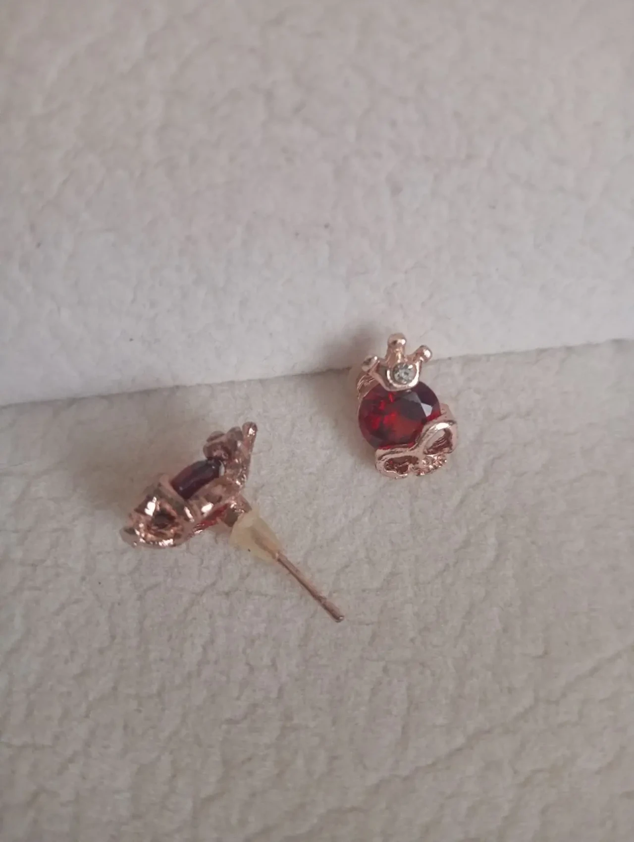 Сережки-гвоздики з короною 2