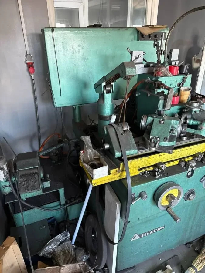 3У10А универсальный круглошлифовальный станок особо высокой точности 3