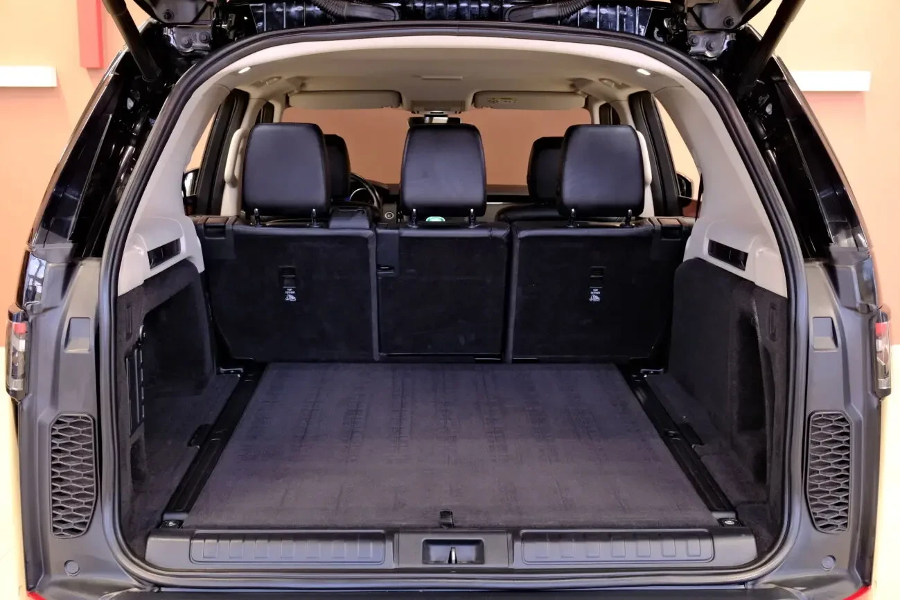 Land Rover Discovery 9