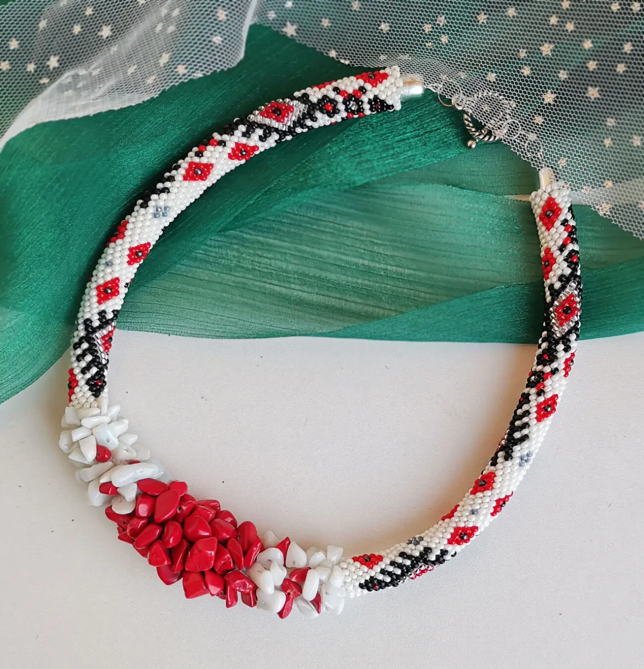 Прикраса із бісеру кольє-джгут Диво 8