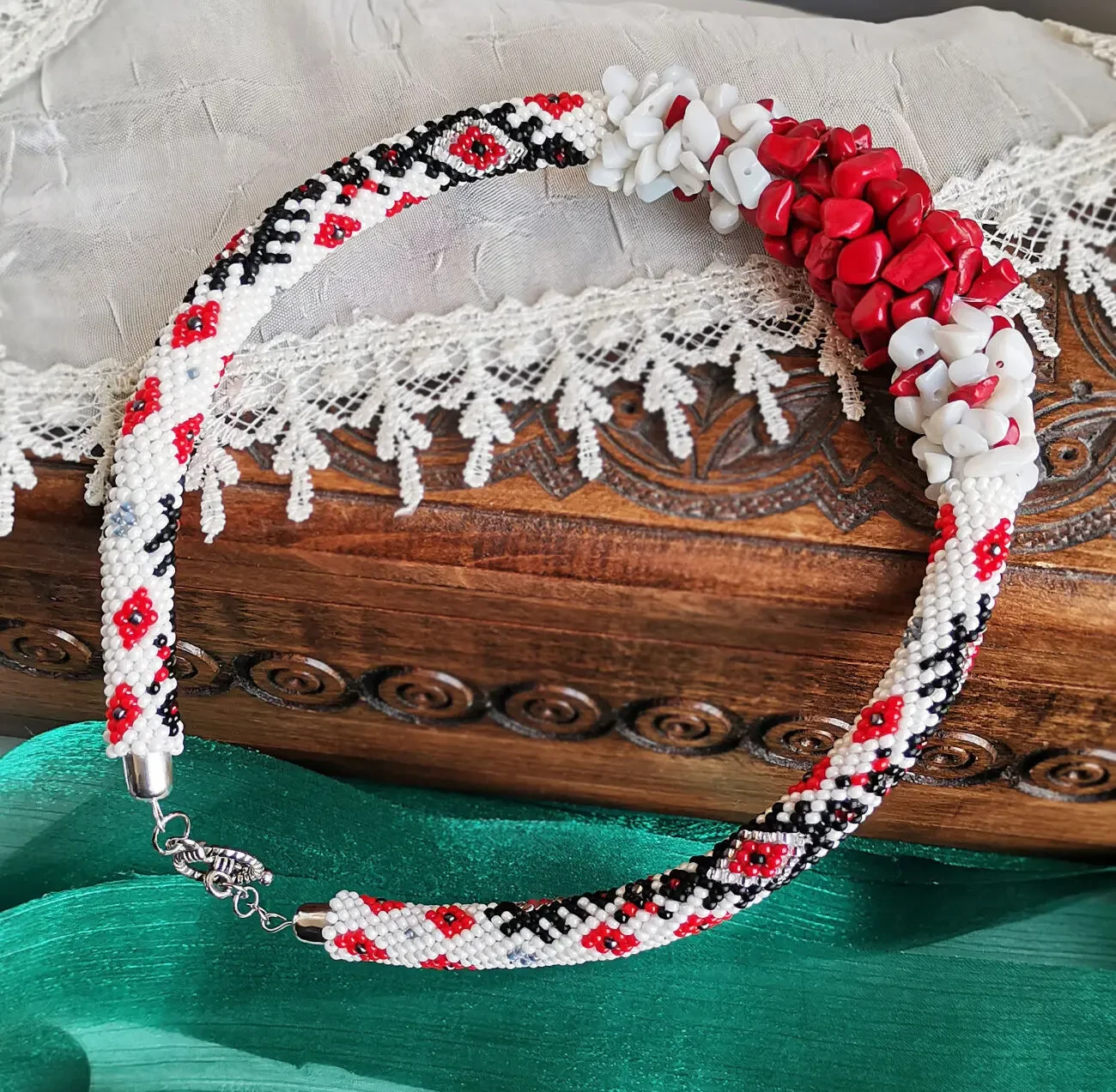 Прикраса із бісеру кольє-джгут Диво 3