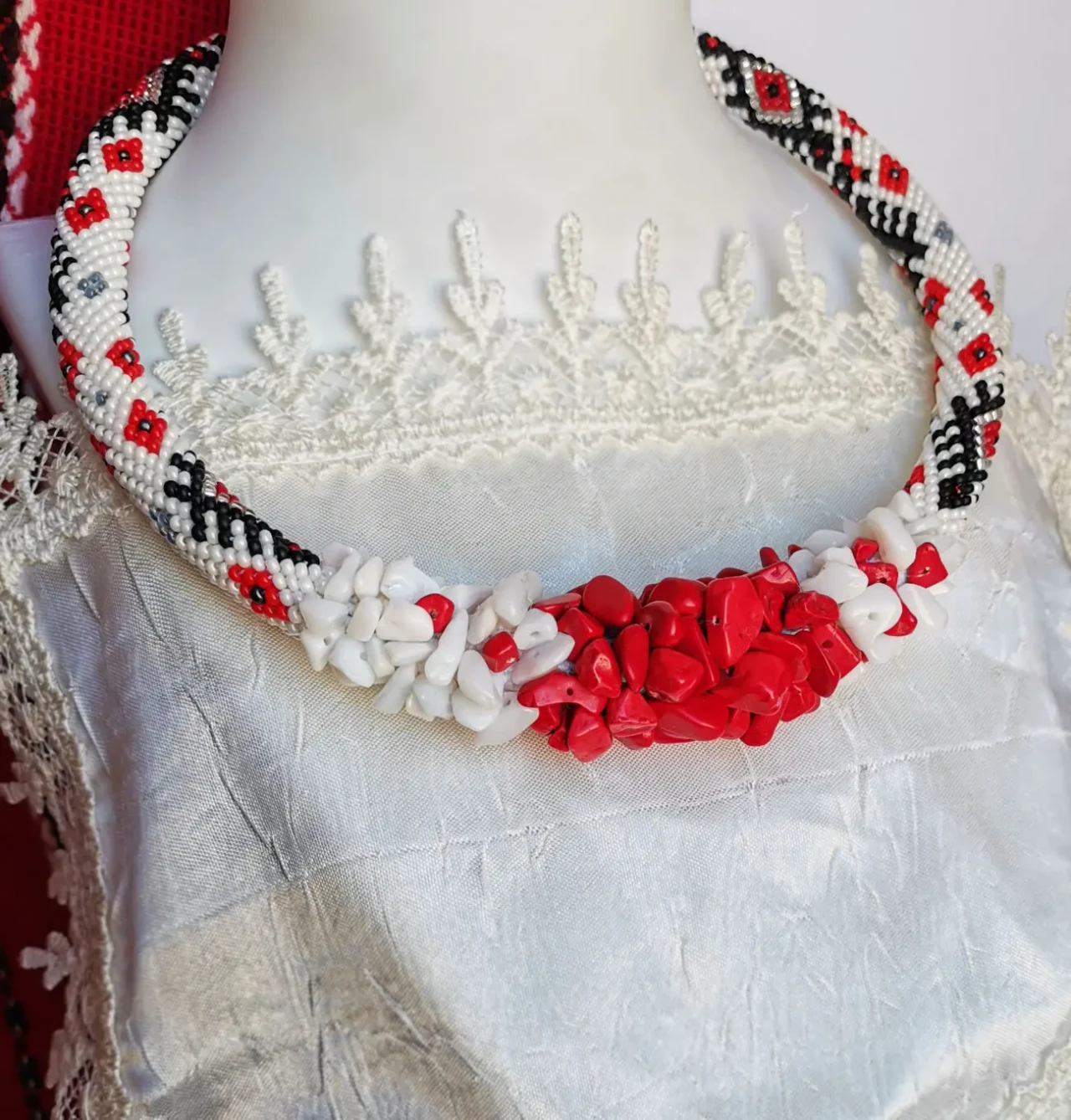 Прикраса із бісеру кольє-джгут Диво 2