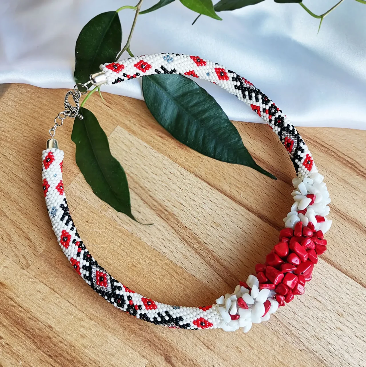 Прикраса із бісеру кольє-джгут Диво 5