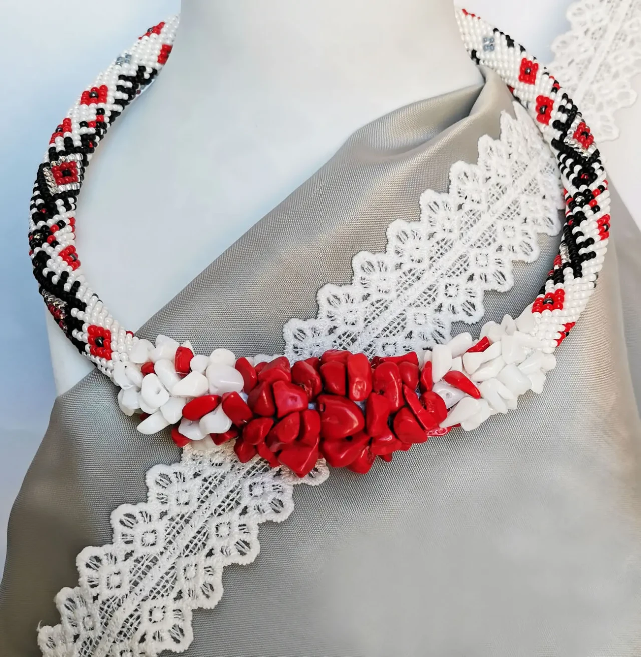 Прикраса із бісеру кольє-джгут Диво 4