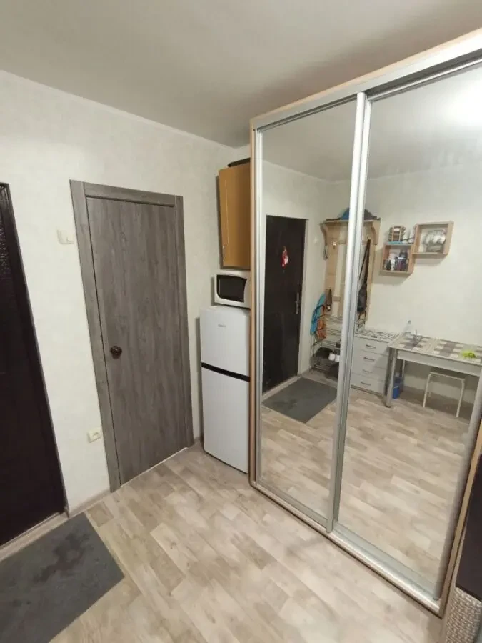 Продам комнату возле метро 4