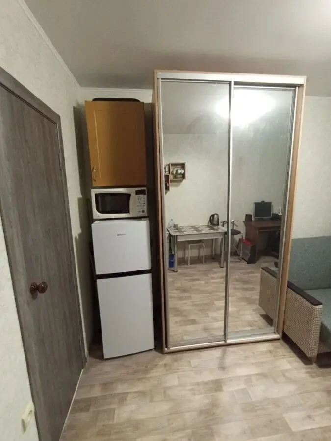 Продам комнату возле метро 6