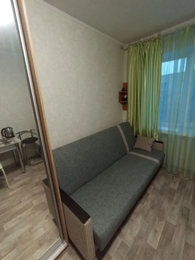 Продам комнату возле метро 8