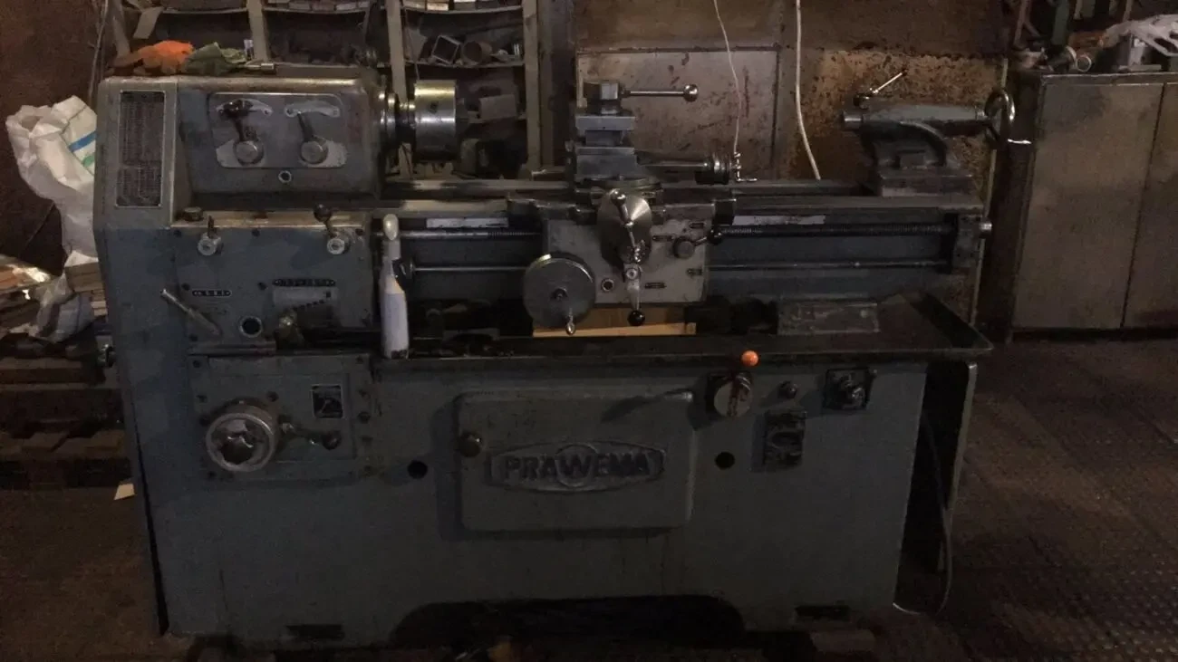Токарний верстат PRAWEMA