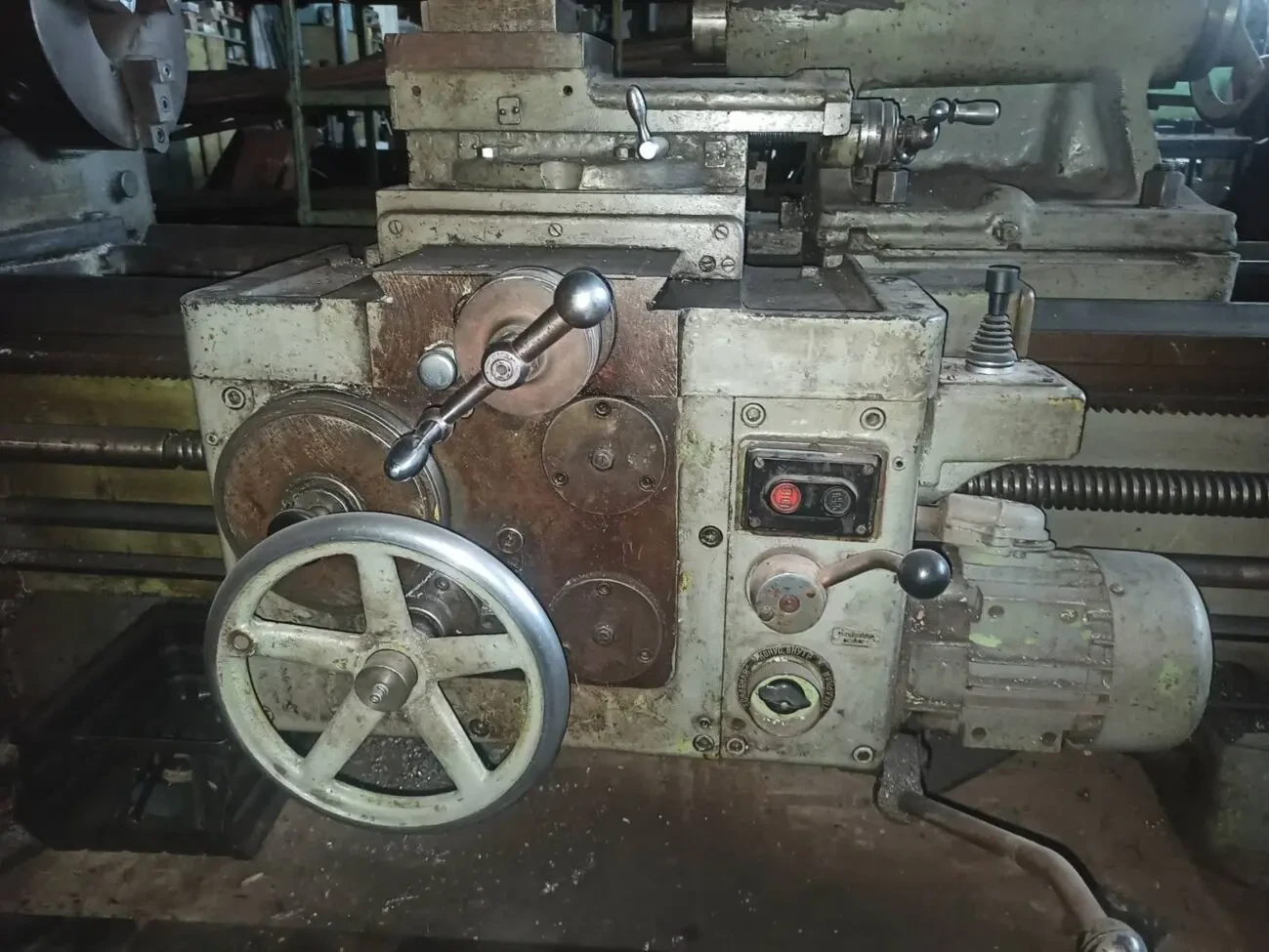 Токарно-гвинторізний верстат 1М63 (DIP300) 3