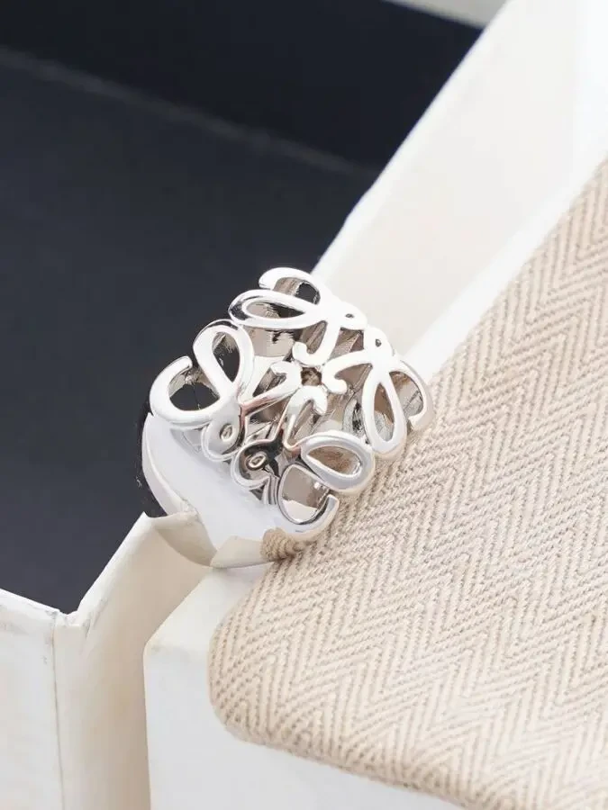 Каблучка Loewe