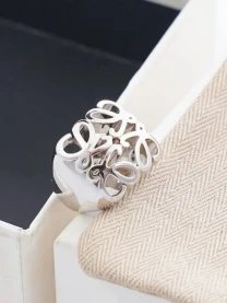 Каблучка Loewe