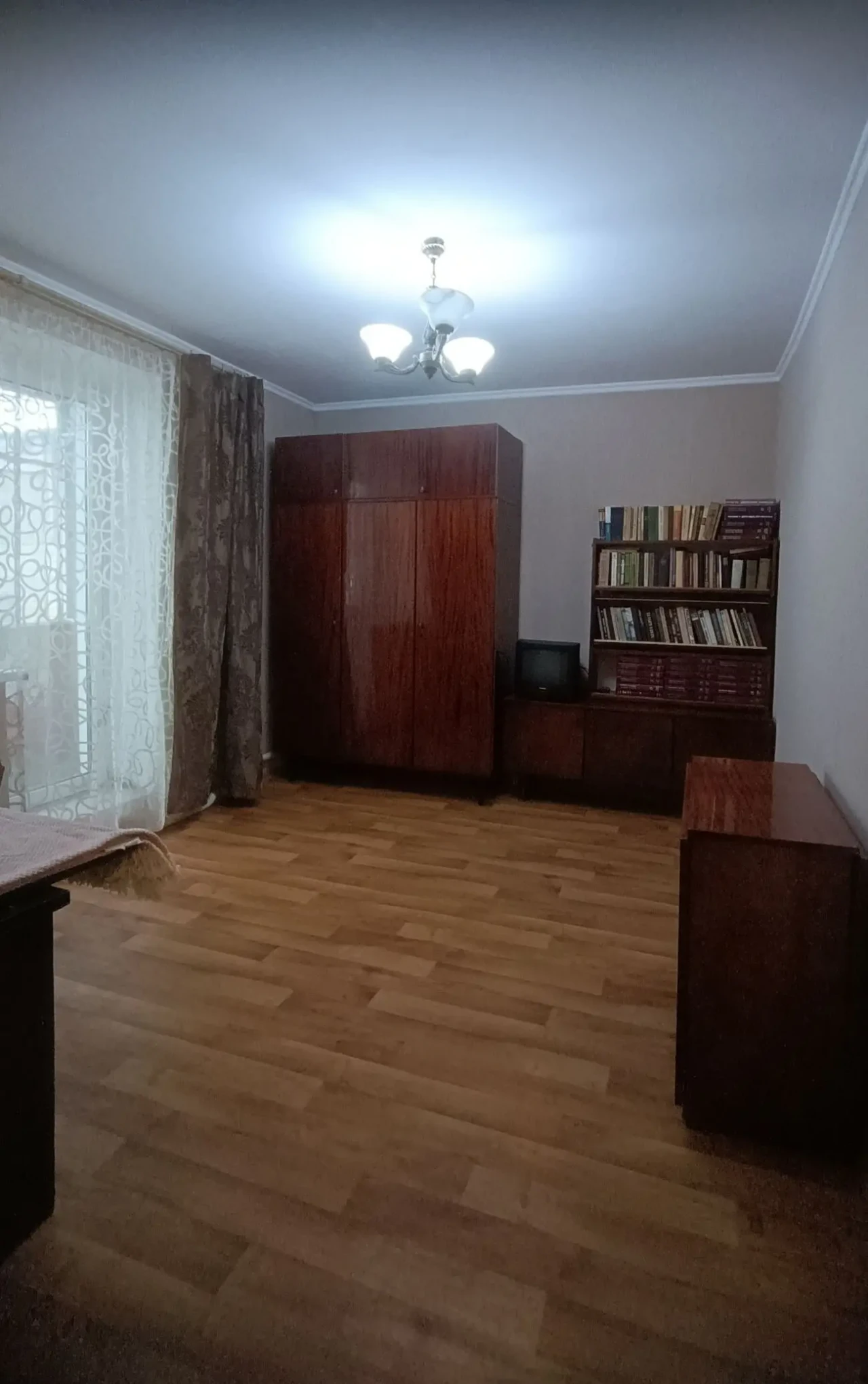 Продаётся двухкомнатная квартира с гаражом 4