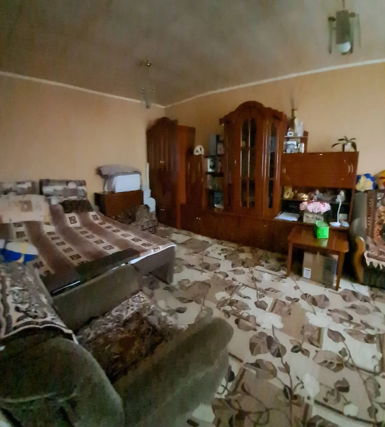 Продам квартиру гостинного типу 2