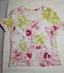 Футболка м 12 белая, розовые и салатовые цветы принт, бисер, хлопок