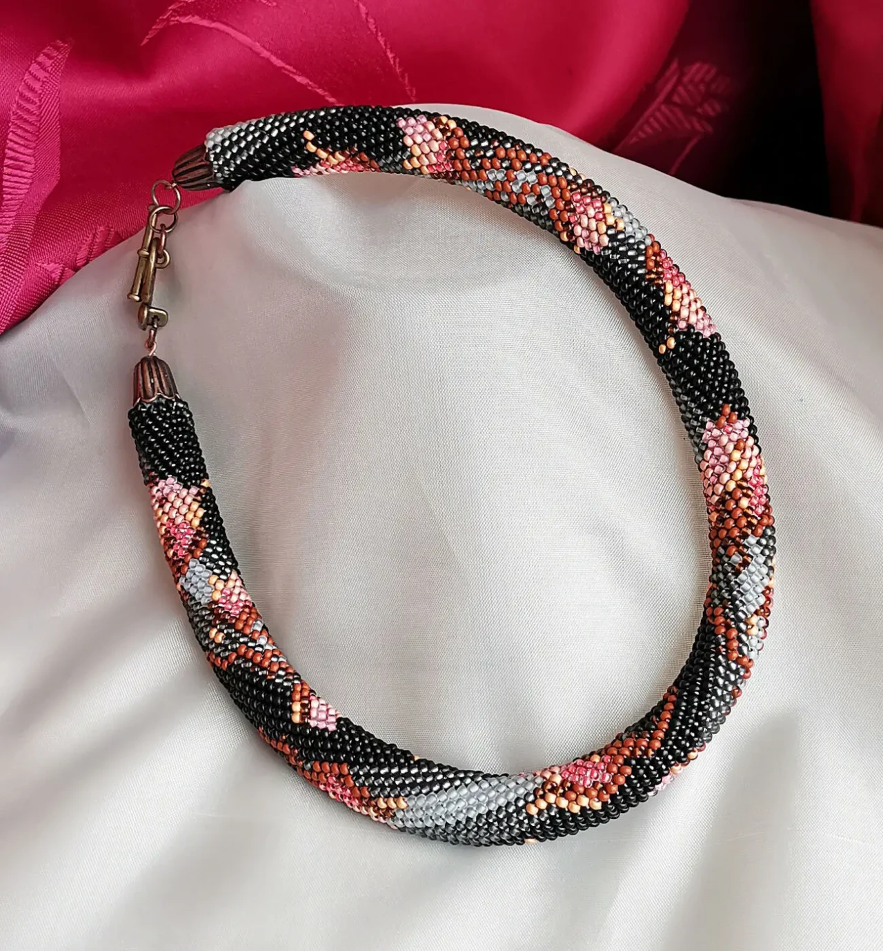 Прикраса із бісеру кольє-джгут Комплімент 5