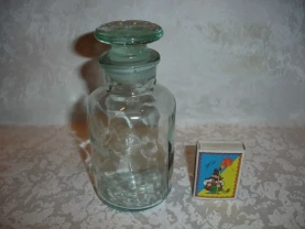 БАНКА/баночка аптечна/лабораторна на 250 мл, з притертою пробкою.