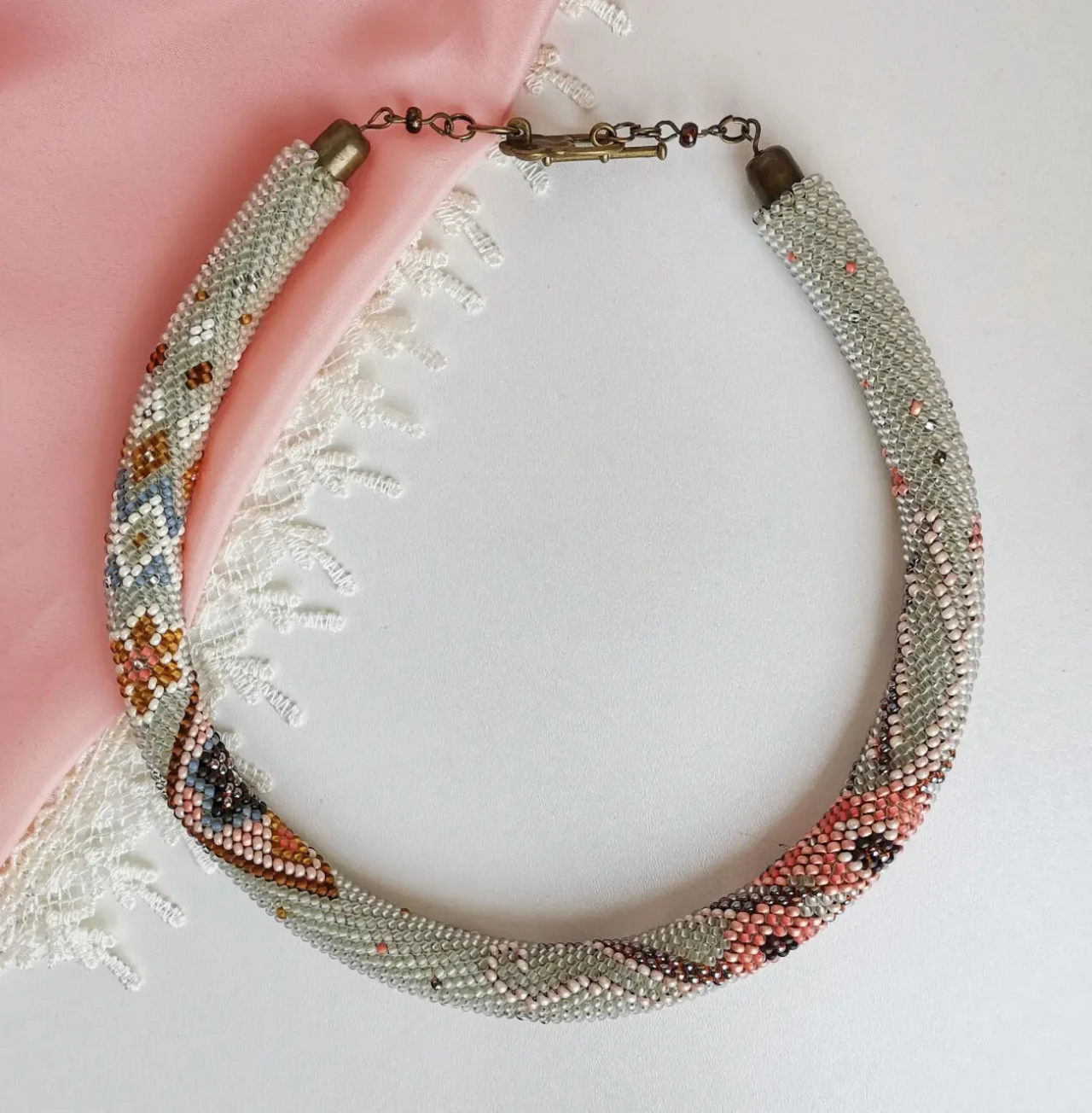 Прикраса із бісеру кольє-джгут Поезія