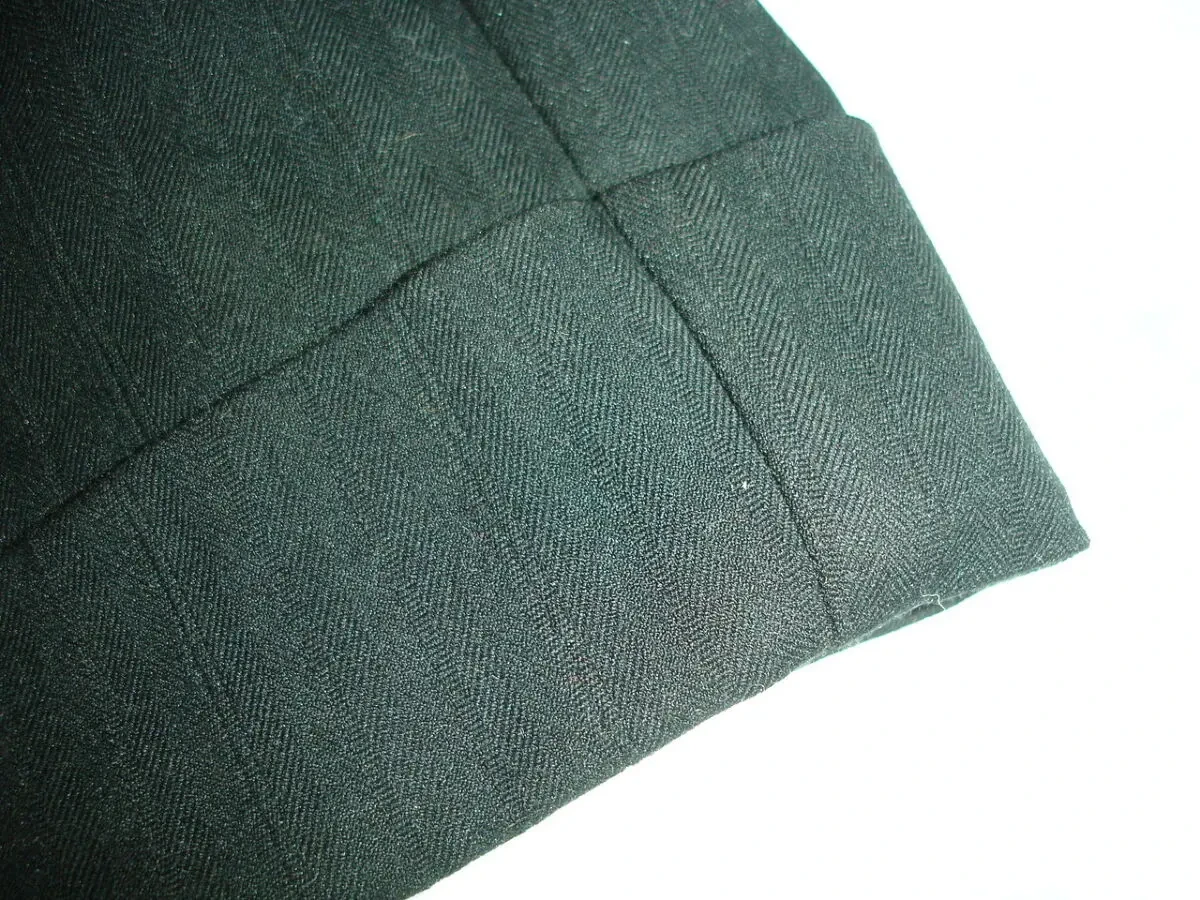 ШОРТИ чорні 42-44 р. жіночі. З підворотом. Демісезон. Класика. 6