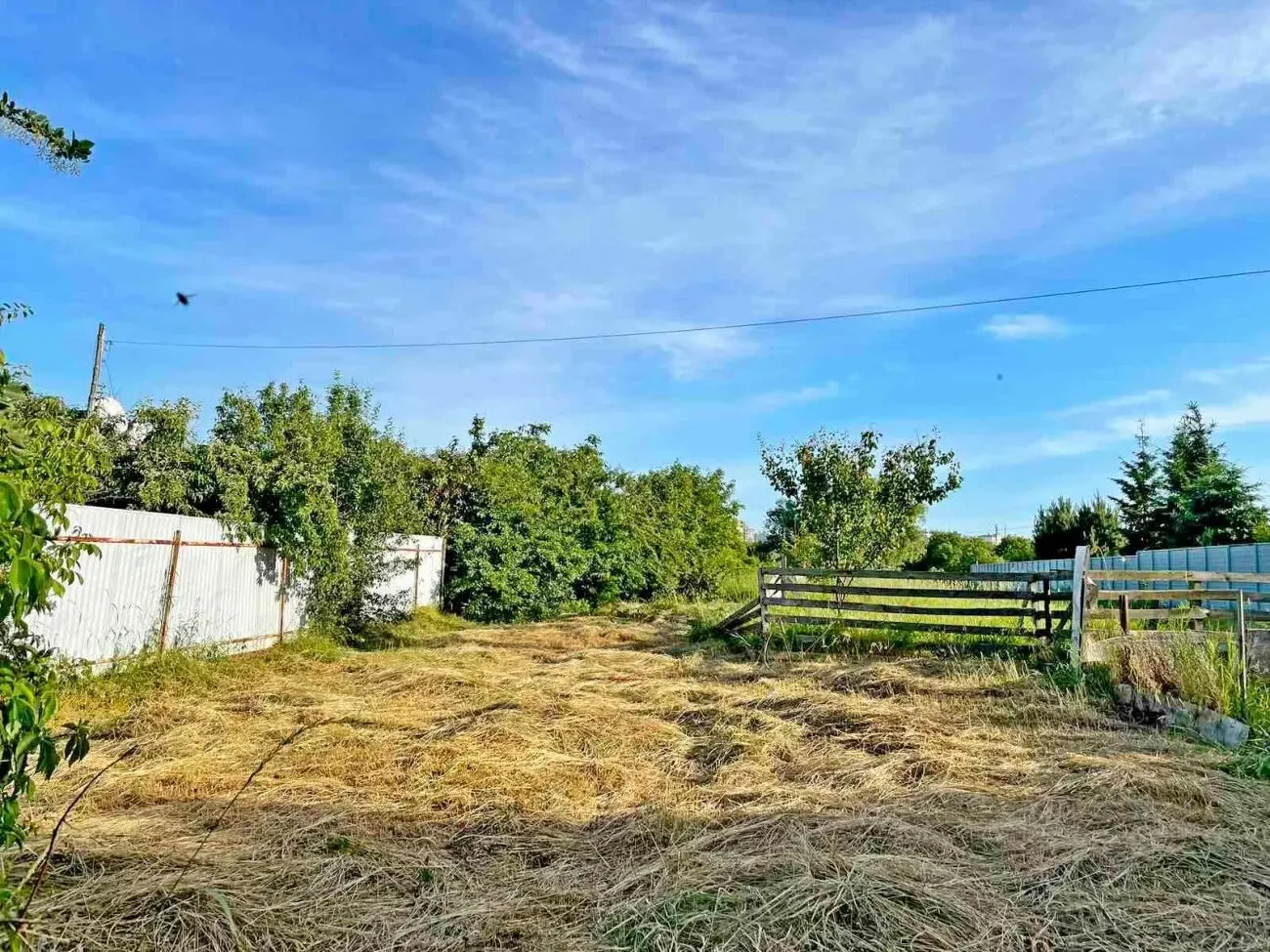 Півбудинку на Шевченка біля річки.Усі комунікації.5 соток. 4