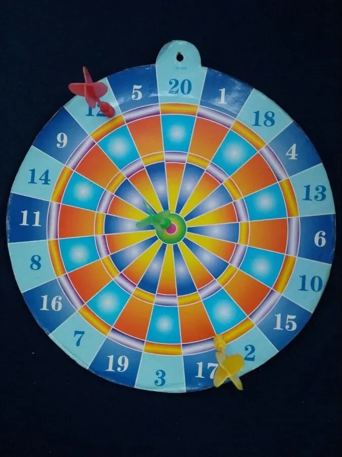 Дартс магнітний 3 дротики і мішень, 26 см 4