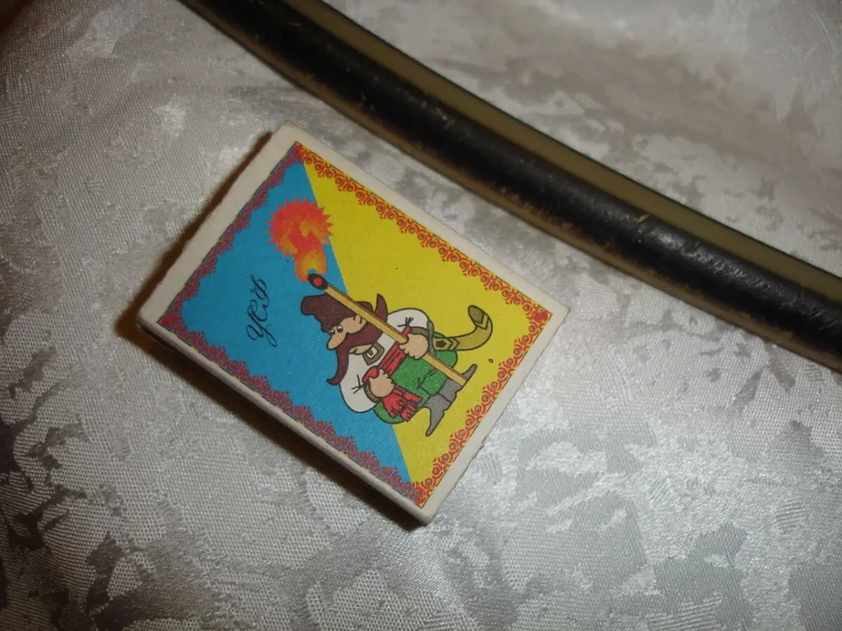 ОБРУЧ гімнастичний пластмасовий круглий діаметром 93 см. Б/в. 5