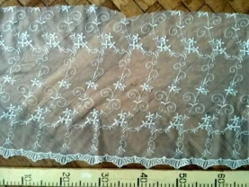 Ламбрекен гардина штора тюль  с вышивкой белая с фестонами