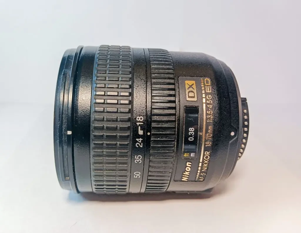 Nikon AF-S Nikkor 18-70mm 2