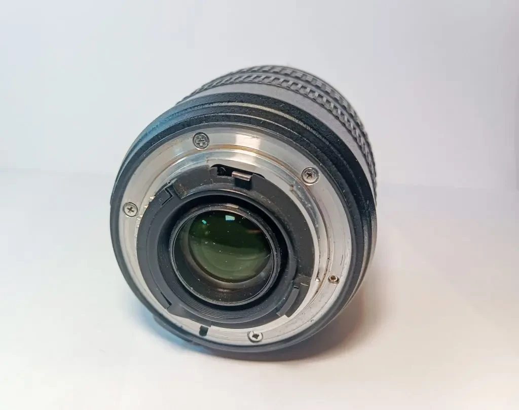Nikon AF-S Nikkor 18-70mm 4