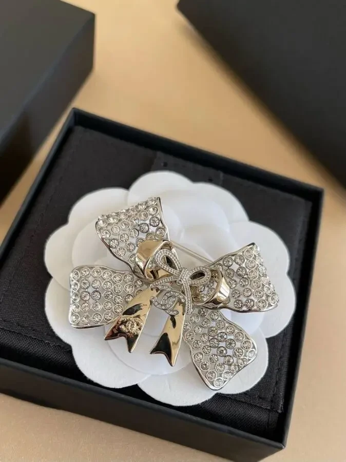 Брошка Chanell 3