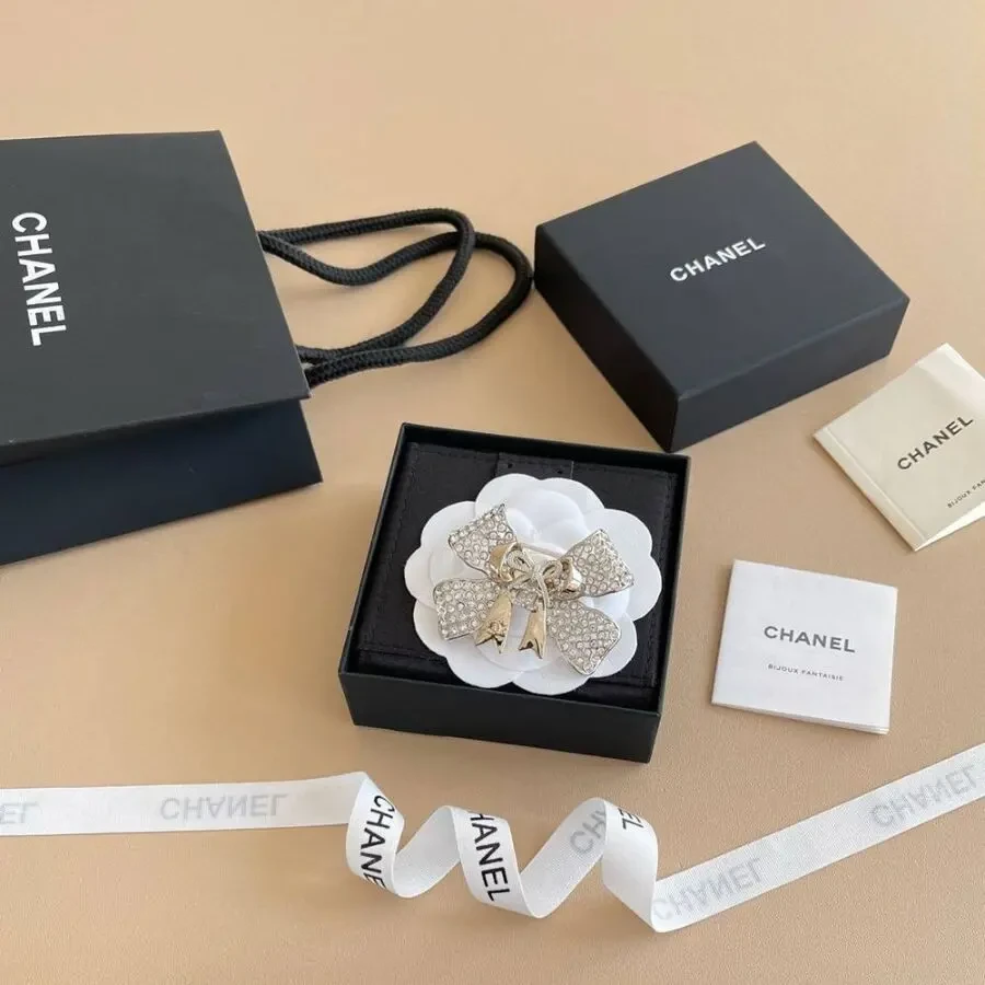 Брошка Chanell 5