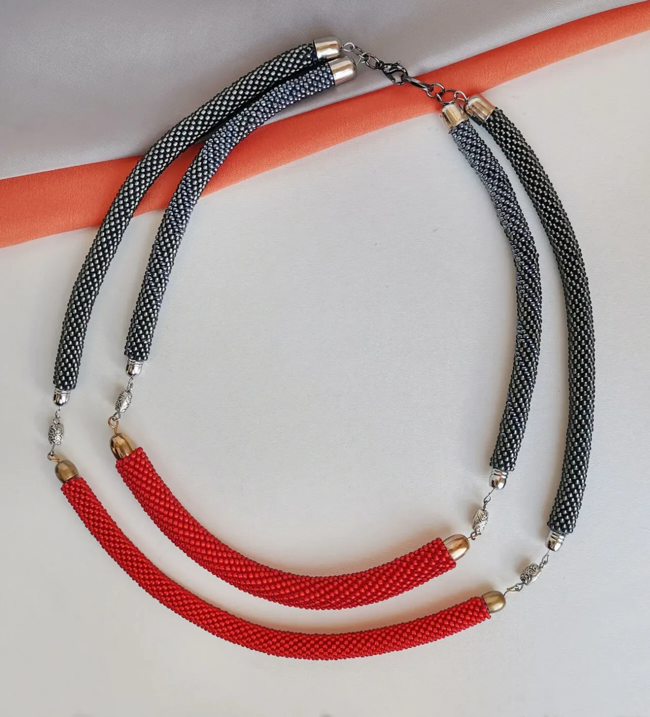 Прикраса із бісеру кольє-джгут Атлас 5