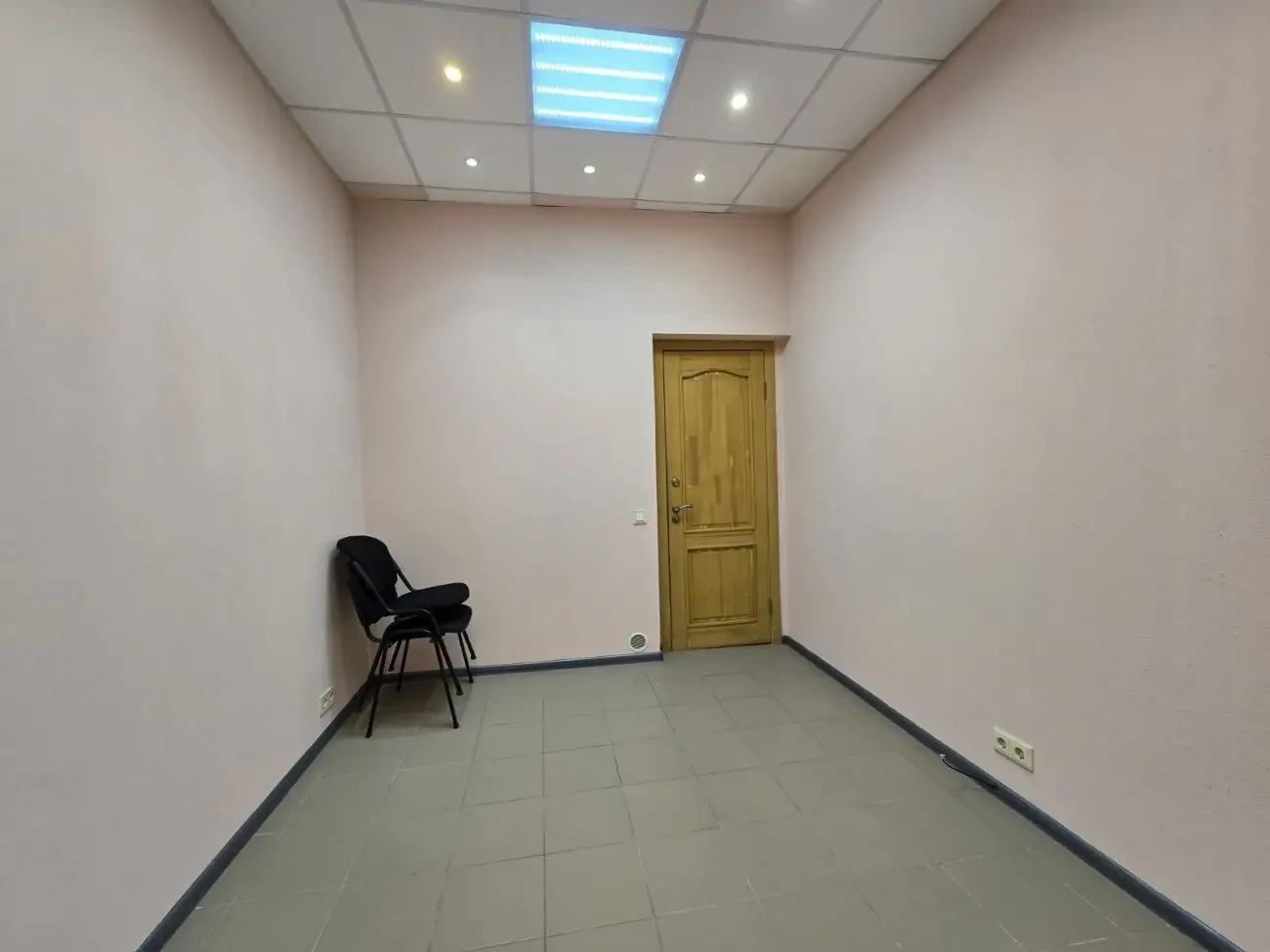 Здам приміщення 13 кв/м Центр/ СВІТЛО є ЗАВЖДИ 3