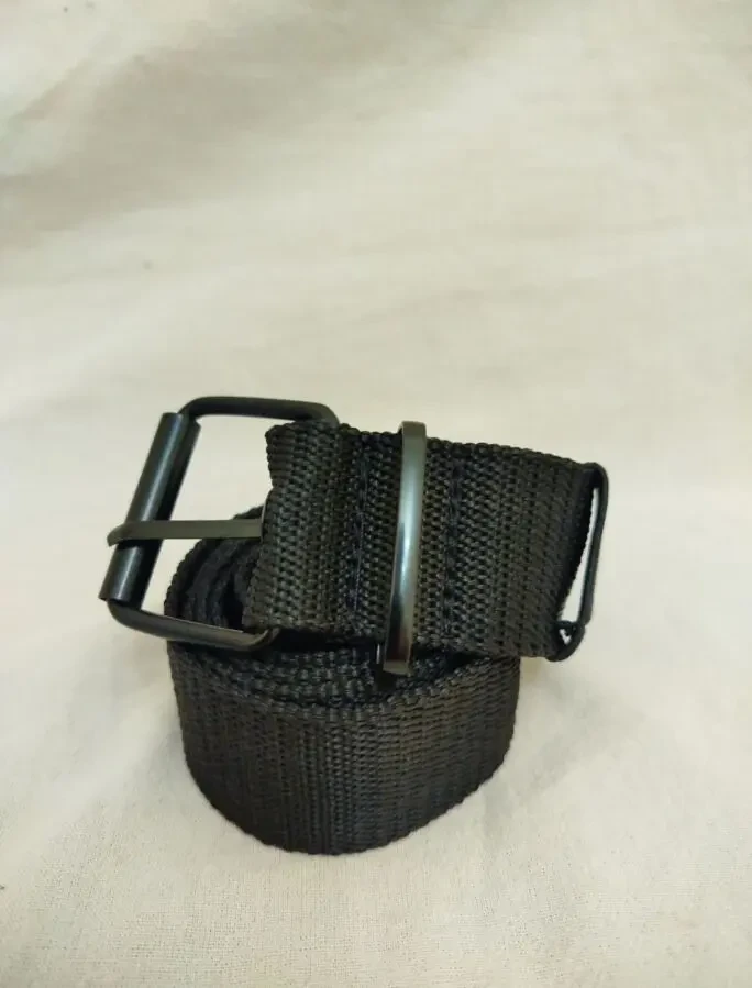Ремінь нейлоновий чорний.