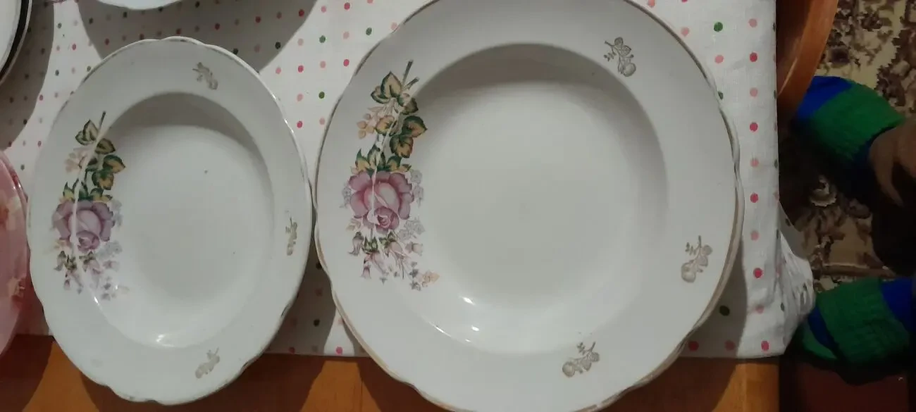 Красивая глубокая тарелка. СССР.