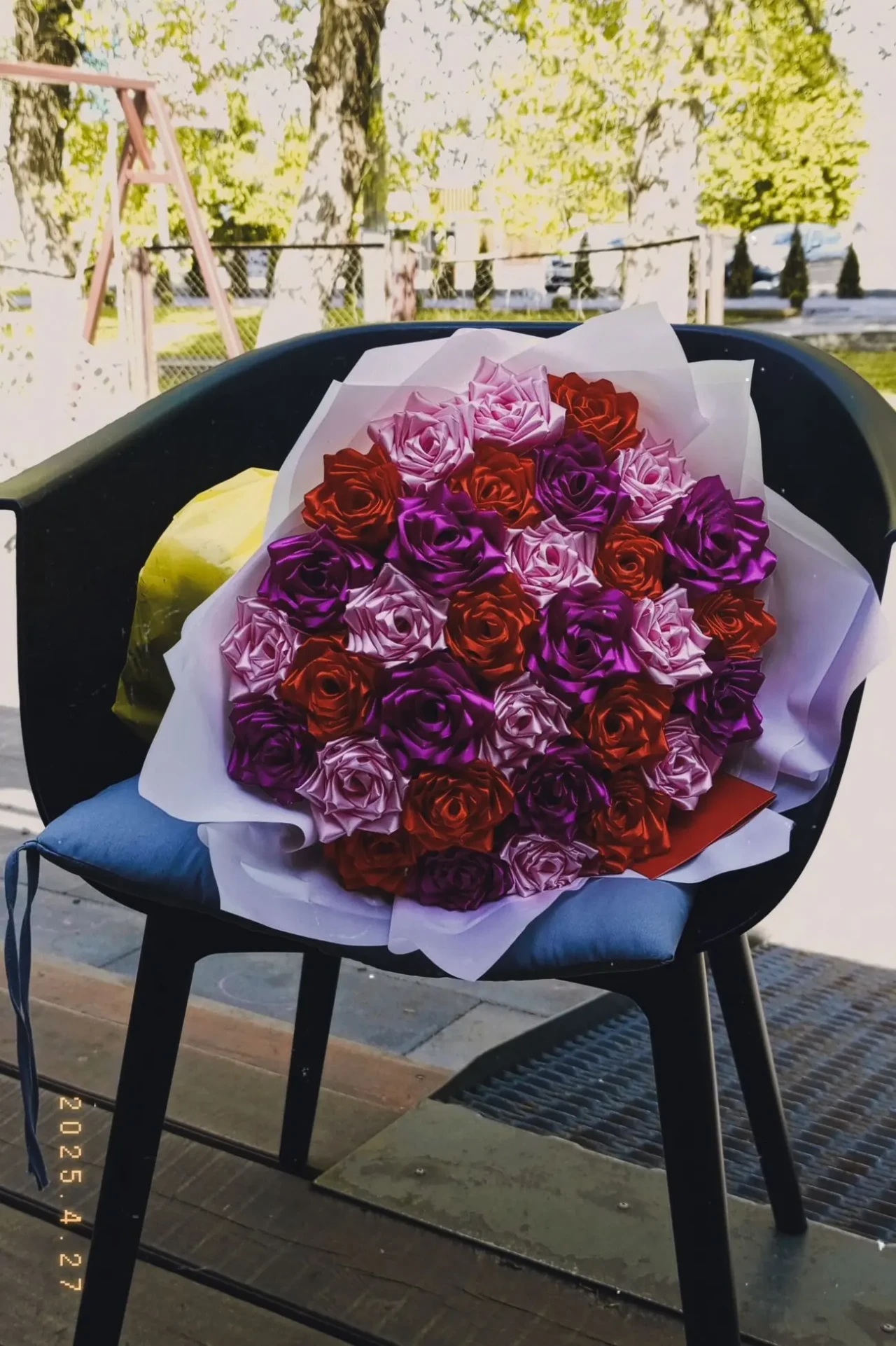 Виготовлення квітів з атласних стрічок