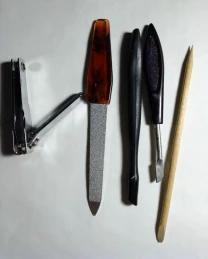 Пилочка, кусачки. лопатка для маникюра 5 штук набор инструментов