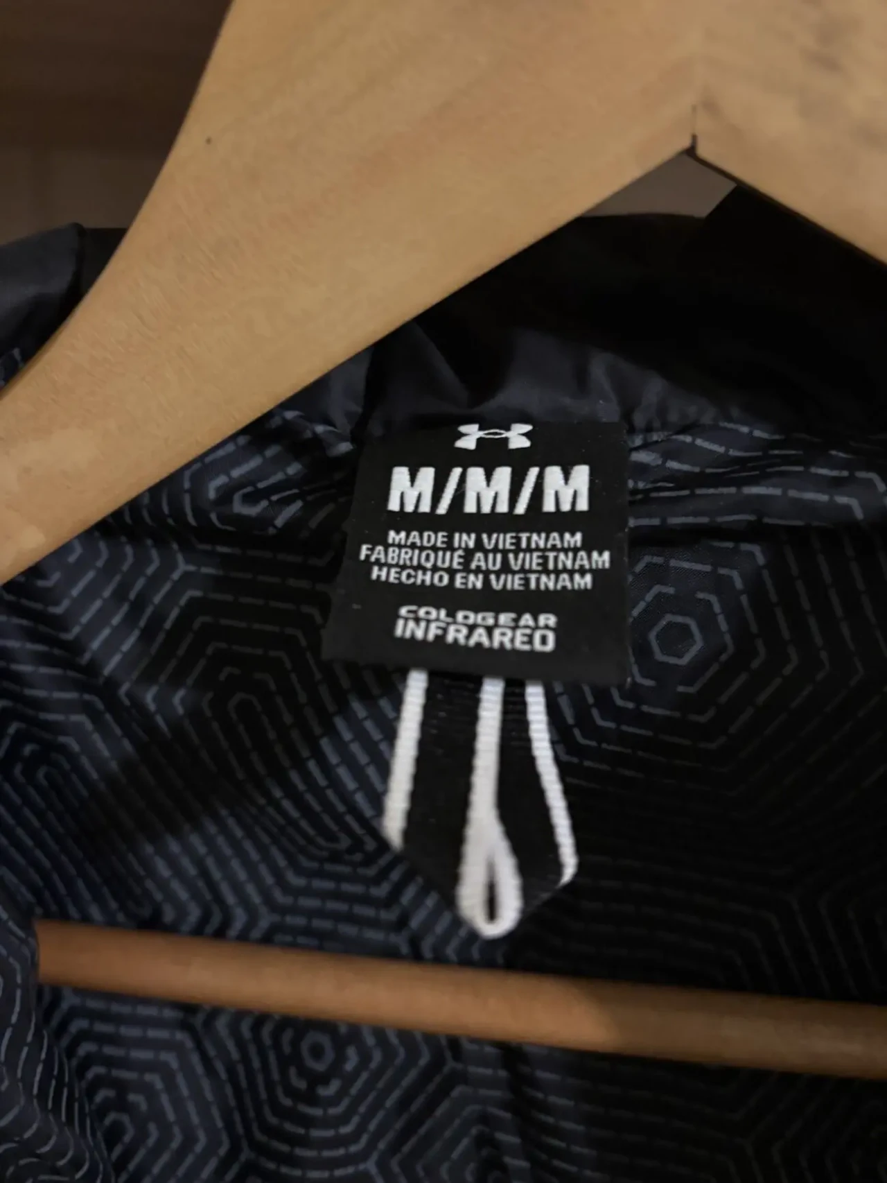 Продам зимову куртку 2