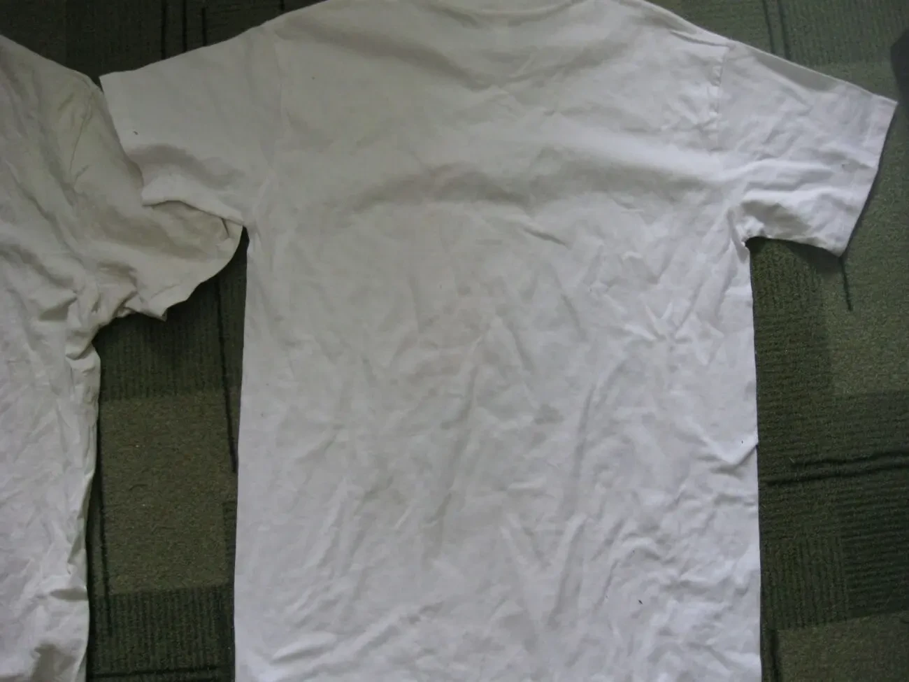 Футболки-мерч рок-гурту Нірвана і співака Френка Сінатри 7