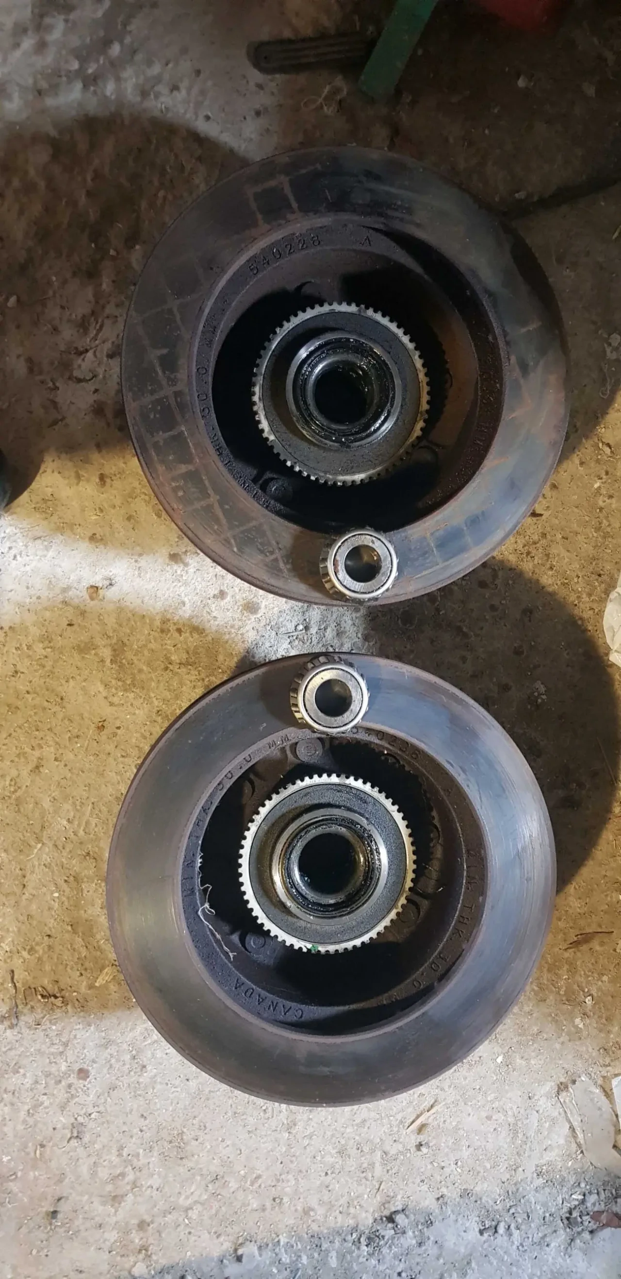 2 ступиці до Ford Econoline