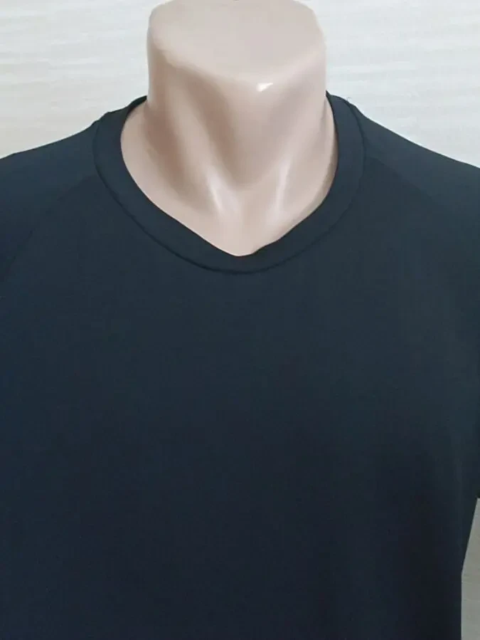 UniQlo Спортивная мужская футболка бесшовная черная М на 48 7